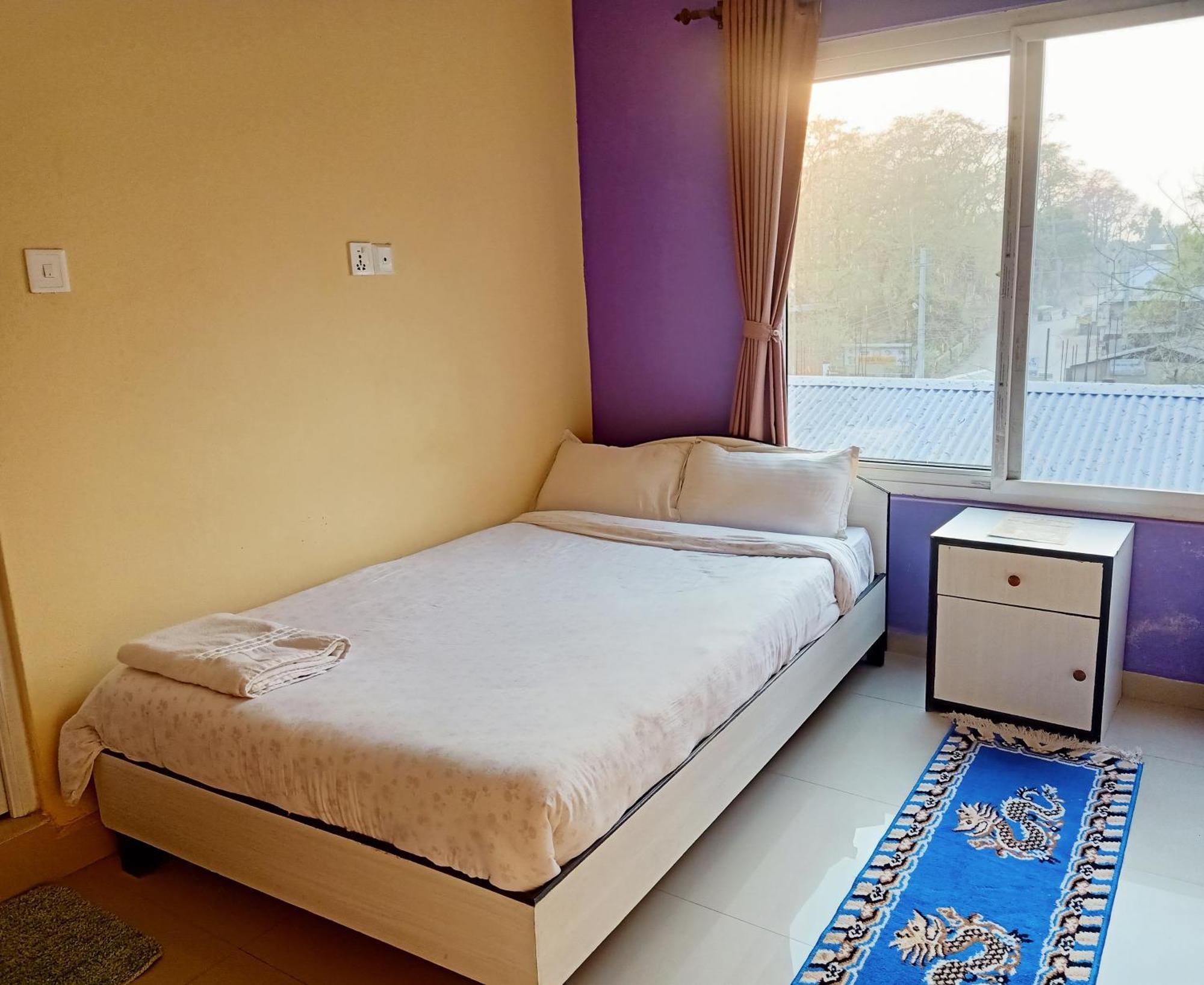 Hotel Rhinoceros-Homestay Саураха Номер фото